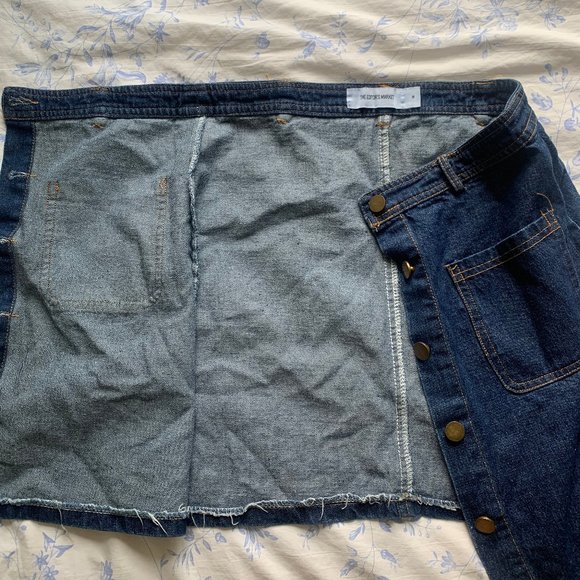 Denim A-Line Skirt with Buttons and Pockets - Picture 3 of 4